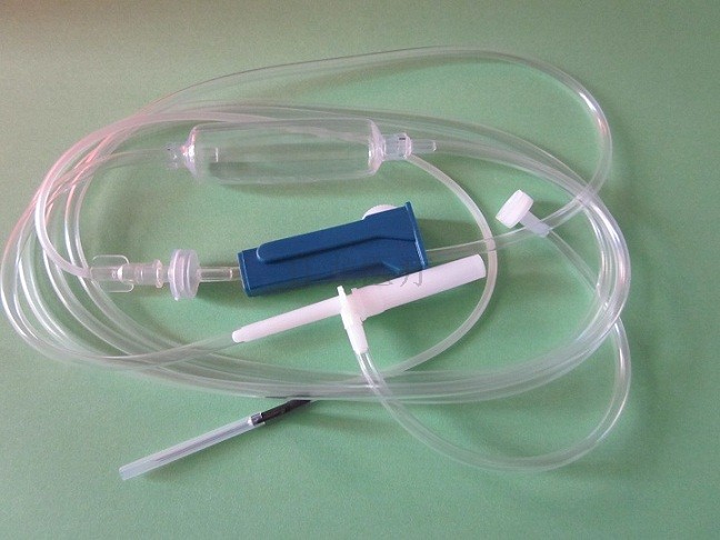 輸液器廠家談?wù)勅绾沃谱鞣荘VC輸液器