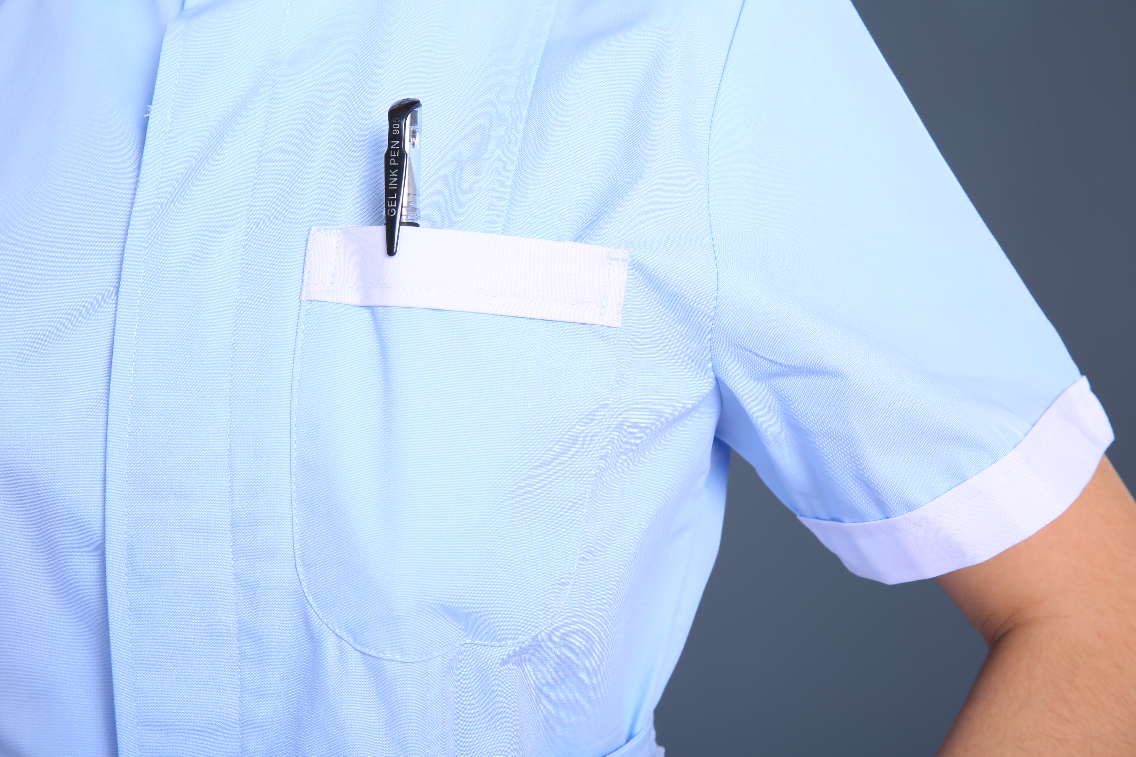 淺藍(lán)色護(hù)士制服袖口