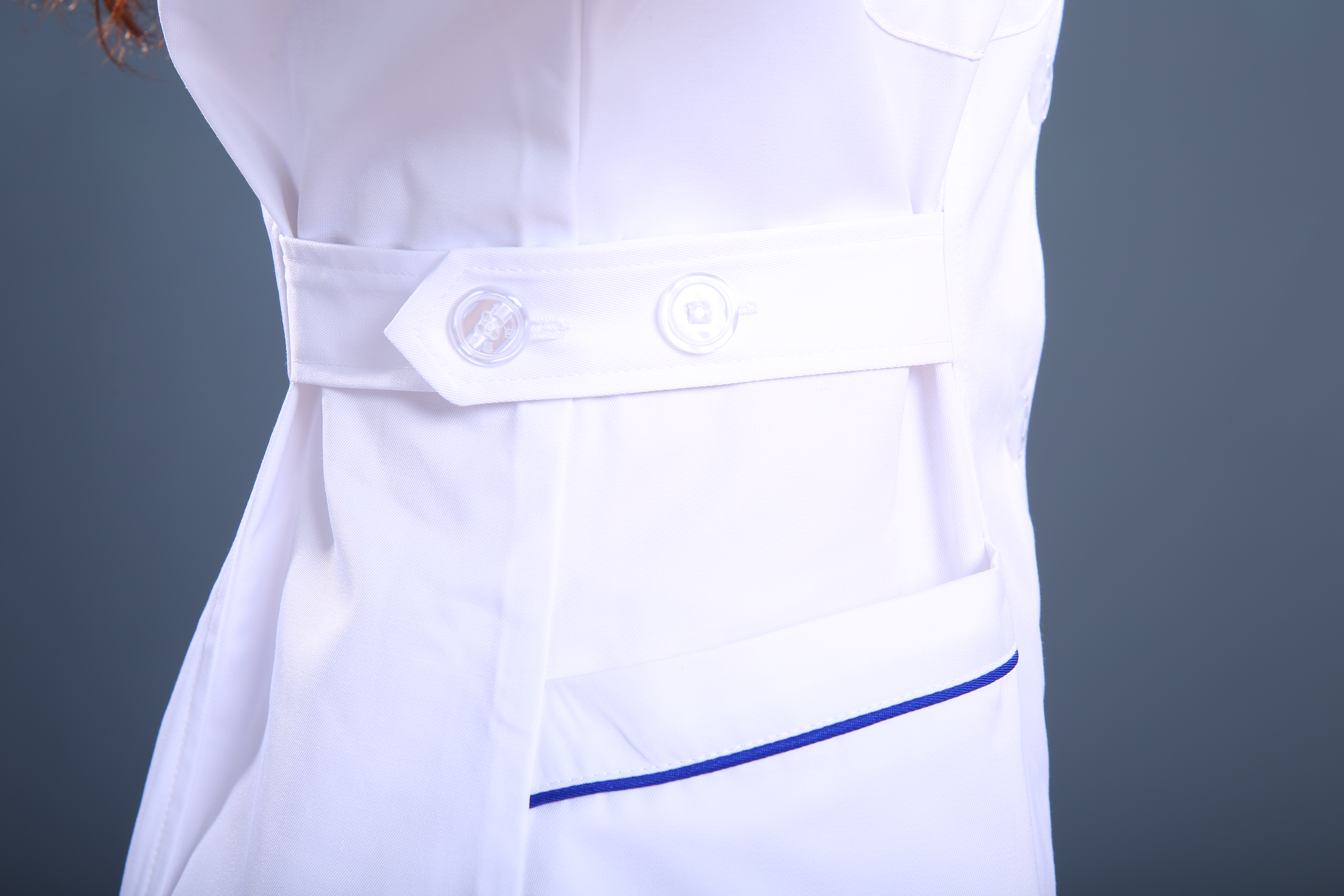 白色長(zhǎng)款護(hù)士制服