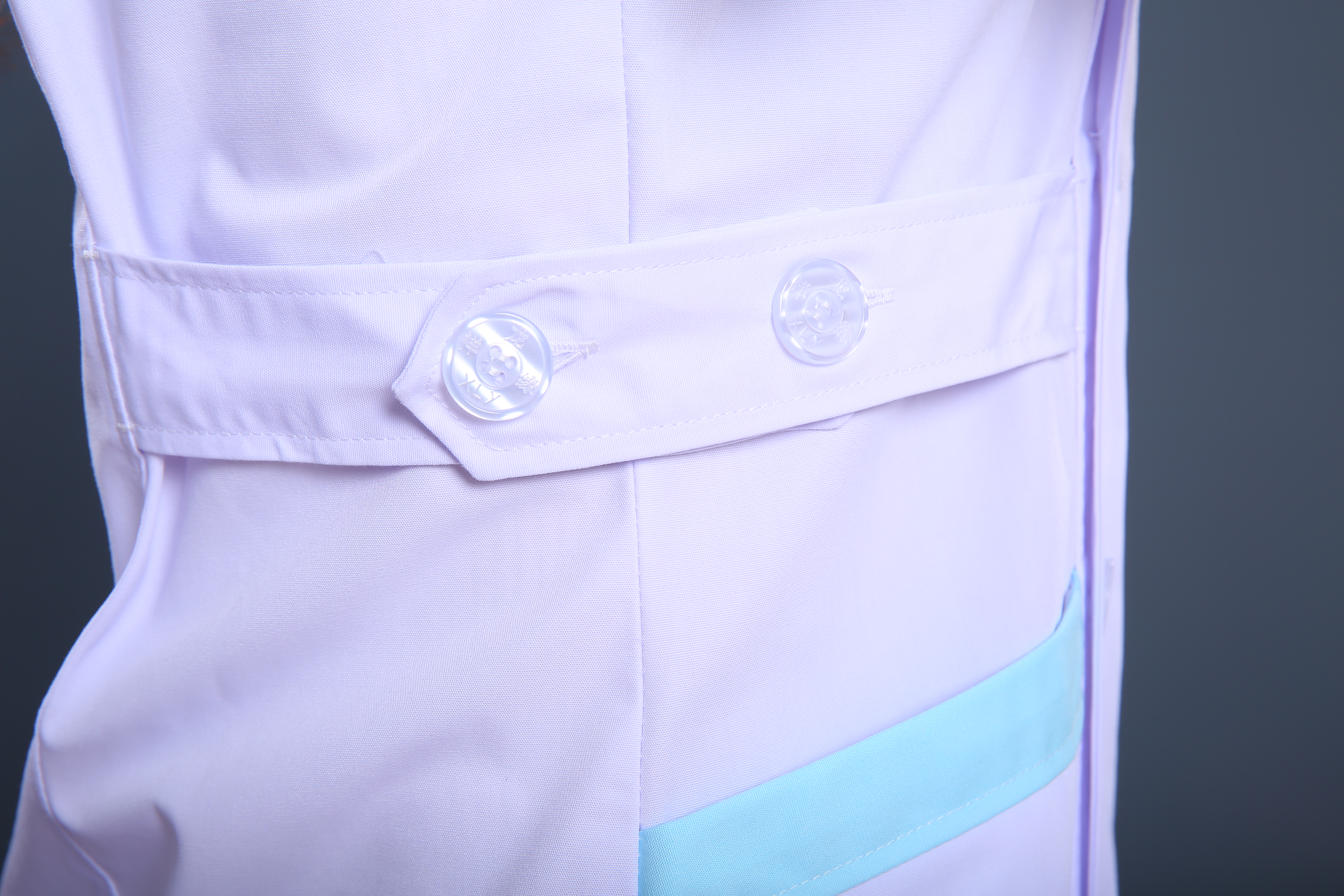 白綠護士制服細節(jié)