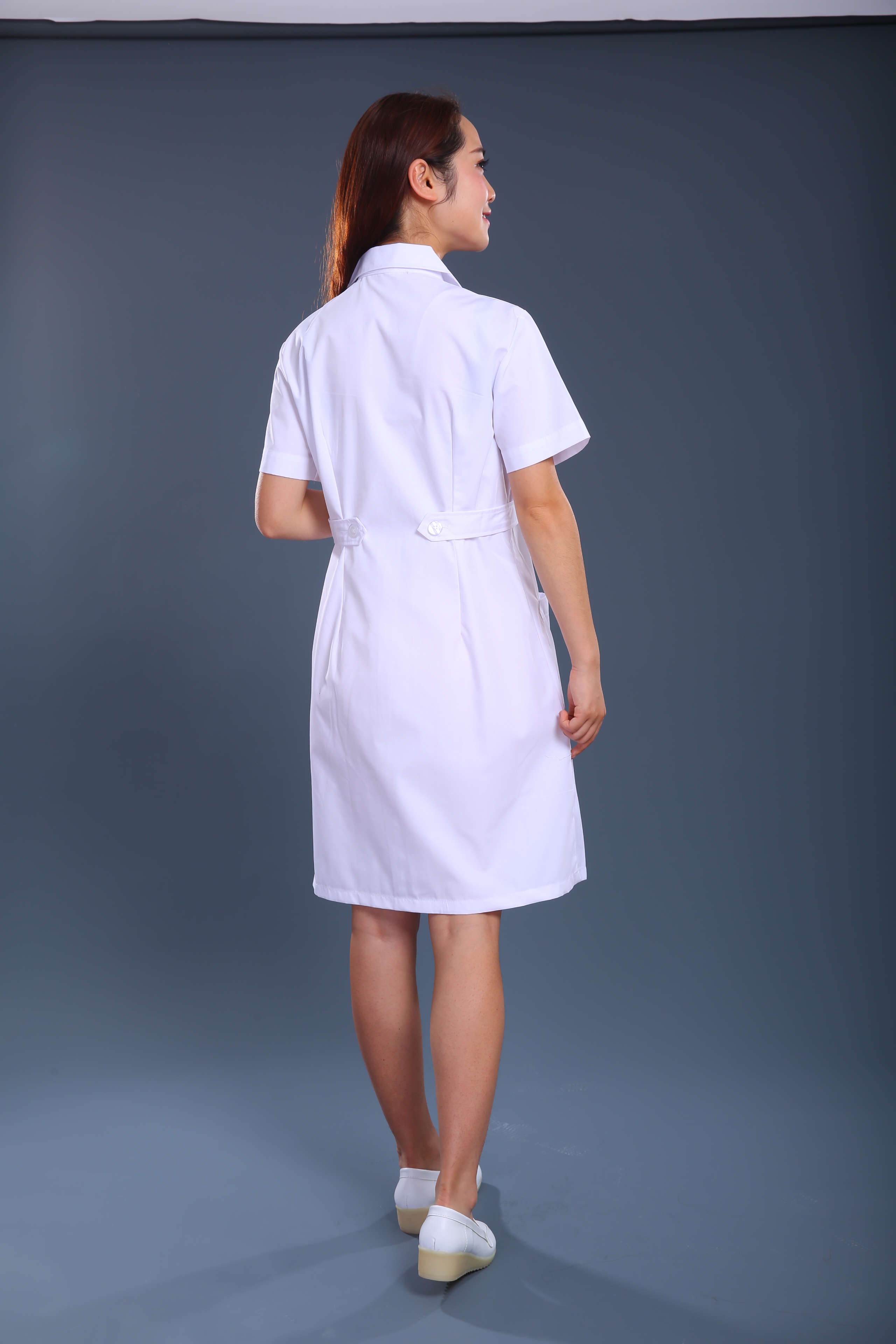 純白護士制服背面