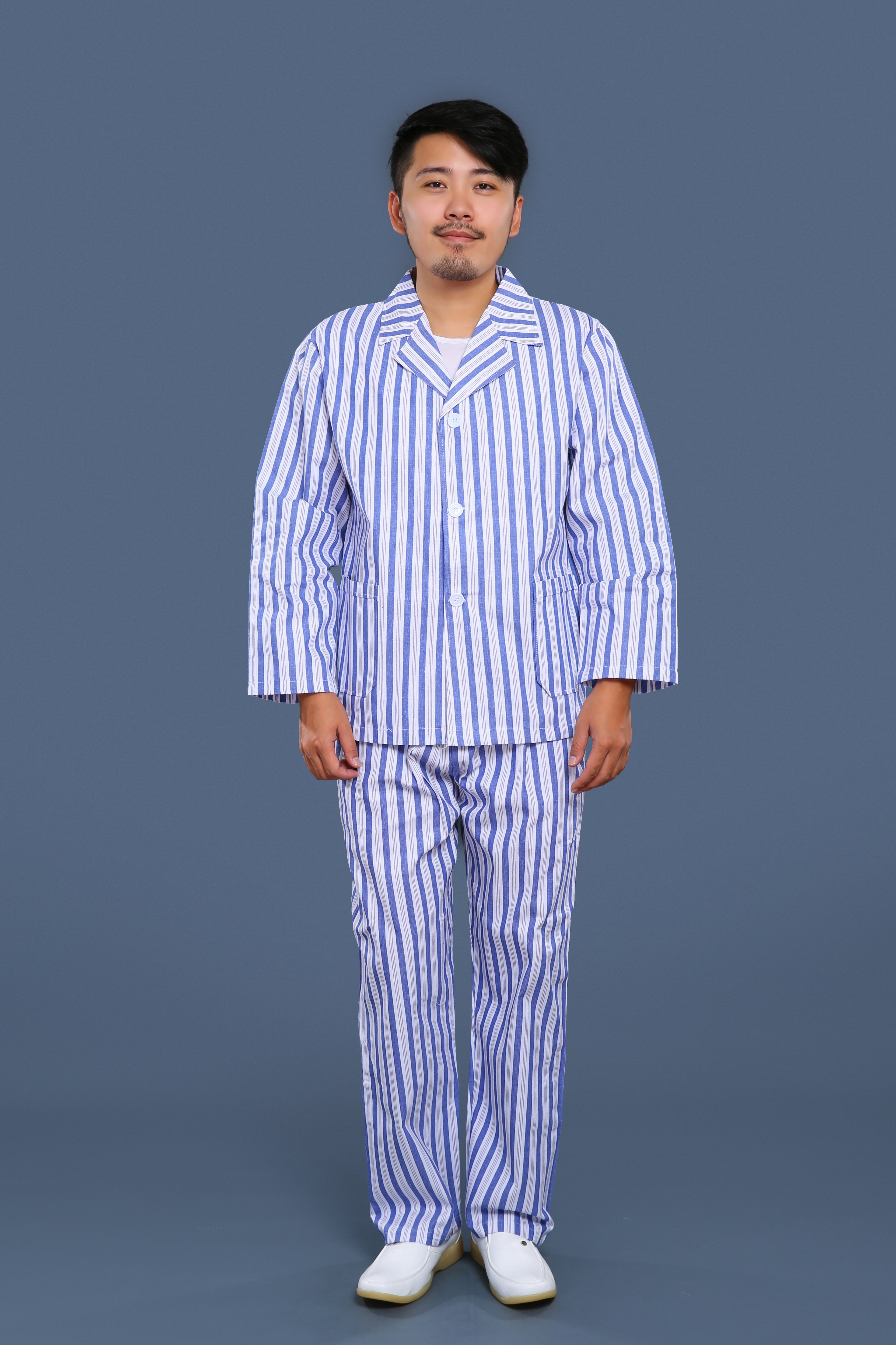藍白條紋翻領(lǐng)病號服