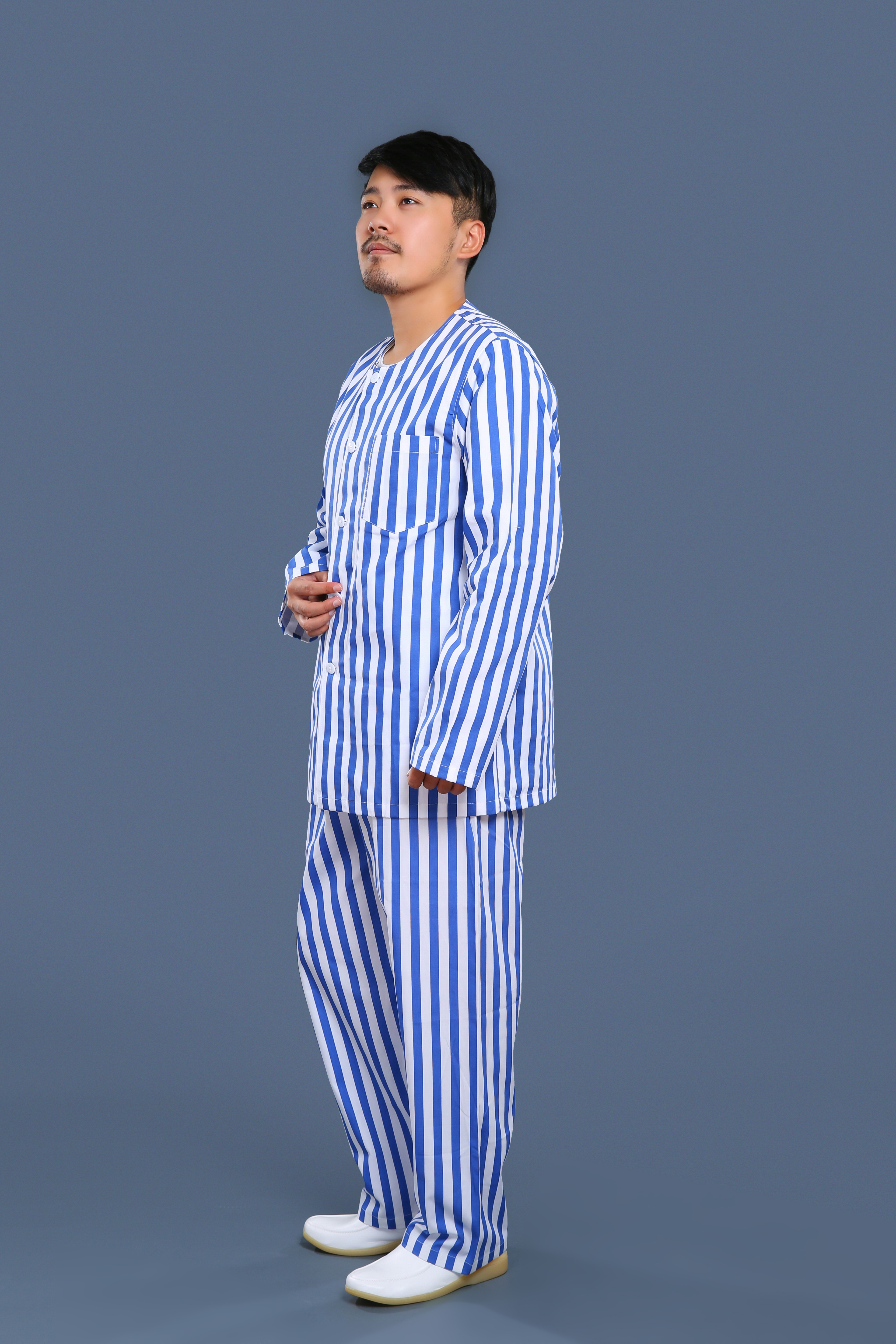 藍(lán)白條紋無領(lǐng)病號服